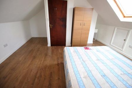 3 bedroom flat to rent - Photo 3