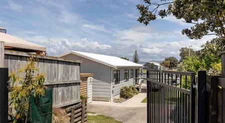 Coastal Living - Fully furnished. - Photo 2