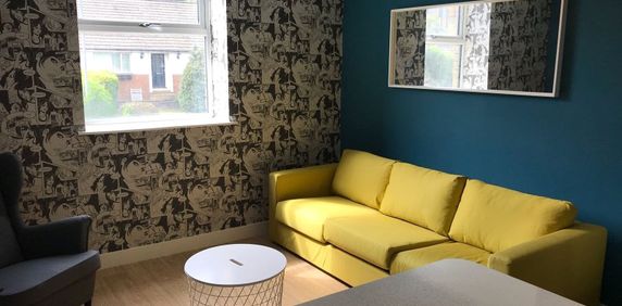 61 Newsome Road, Huddersfield, HD4 - Photo 2