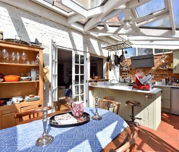 Idyllic detached cottage which is well presented throughout and has... - Photo 2