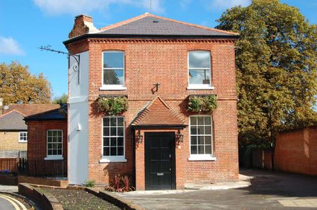 Woodcote Road, Epsom, Surrey, KT18 7QS - Photo 5
