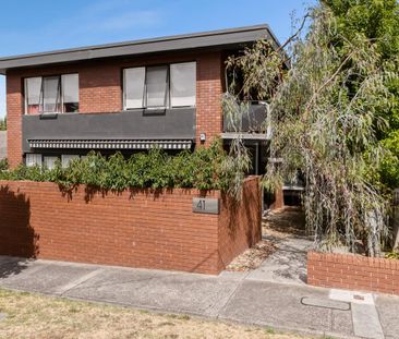 Well presented two bedroom on first floor - Photo 6