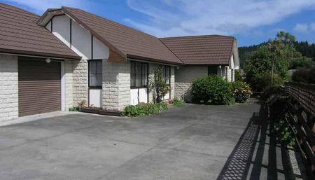 Private and Quiet - Photo 4