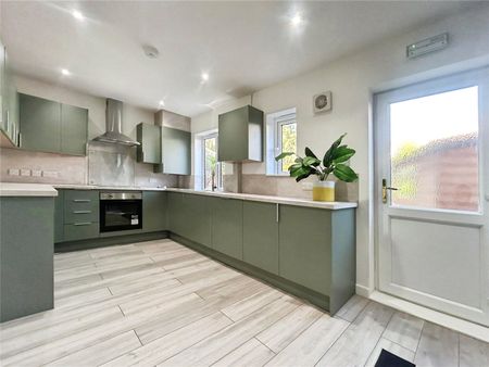 Chester Close, Guildford, Surrey, GU2 9TE - Photo 5