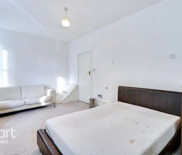 3 bedroom end of terrace house to rent - Photo 4