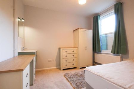 5 bedroom semi-detached house to rent - Photo 5