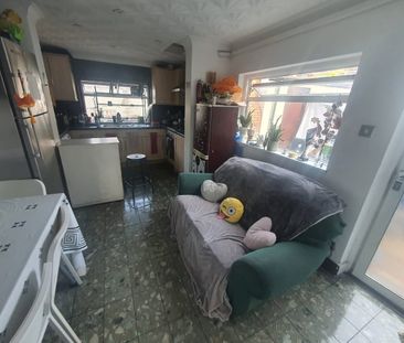 Room in a Shared House, Leytonstone Road, E15 - Photo 4