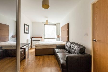 3 bedroom flat to rent - Photo 2