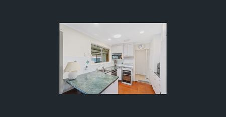 Family Home in Sought After Ashmore! - Photo 4