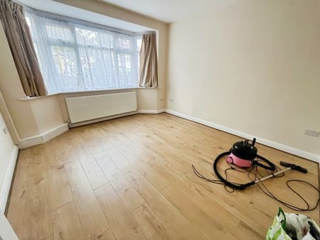 4 bedroom House To Let Total Size: 1119 SQ FT - Photo 2