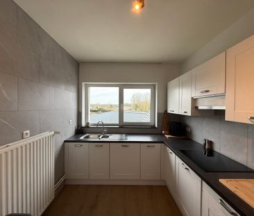 SERSKAMP - Ruim, gerenoveerd appartement mét garage. - Photo 2