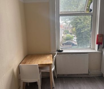 Bedsit, Stuart Crescent, N22 - Photo 1