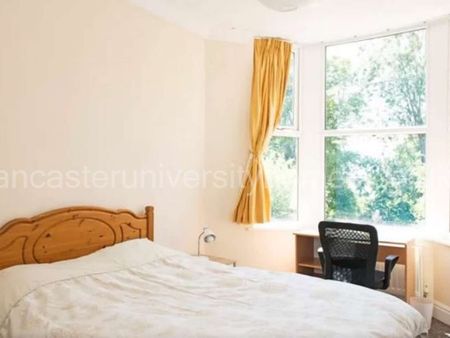 Large 6 Double Bedroom House Located in the heart of Lancaster Room 6 - Photo 2