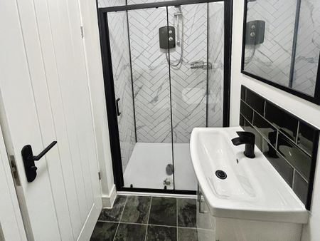 1 bedroom in a house share to rent - Photo 4