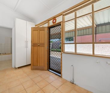 Lovely 3 Bedroom Home - Photo 3