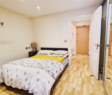 apartment to rent Lower Canal Walk, Southampton, SO14 - Photo 4