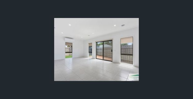 Modern & Stylish Home in Quiet Court Location - Photo 1