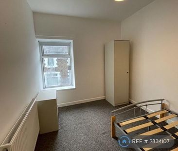 1 bedroom in a house share to rent - Photo 2