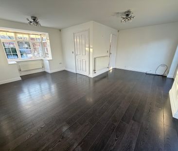 St. Michaels Court, Tettenhall , Wolverhampton - Photo 3