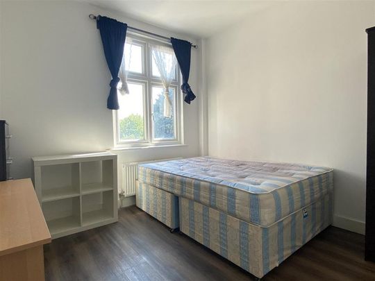 6 bedroom semi-detached house to rent - Photo 1
