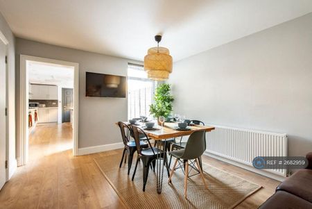 1 bedroom in a house share to rent - Photo 3