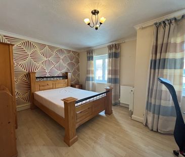 4 Bed Semi-Detached House, Shelley Way, BS7 - Photo 3