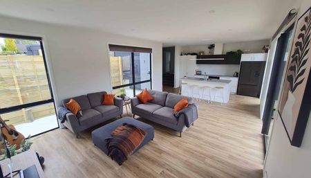 Newly built, 3 bedroom 2 bathroom townhouse. - Photo 3