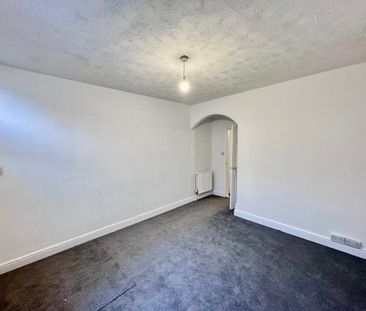 2 bedroom end of terrace house to rent - Photo 4