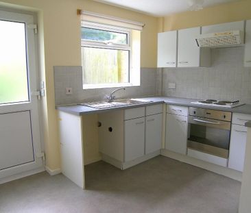 2 bedroom end of terrace house to rent - Photo 2