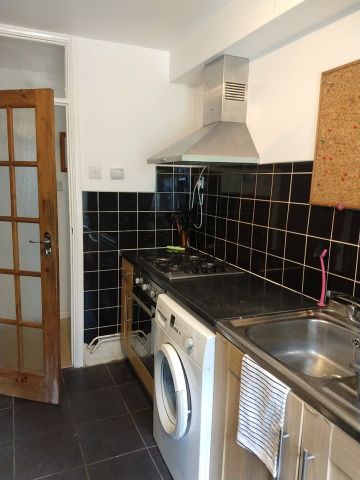 Room in a Shared Flat, Wells House, SE16 - Photo 3