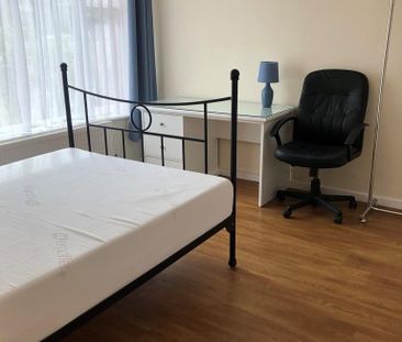 4 bedroom terraced house to rent - Photo 3