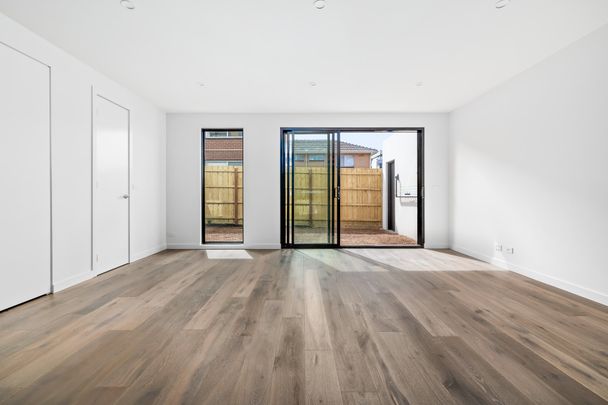 Stylish Townhouse - Photo 1