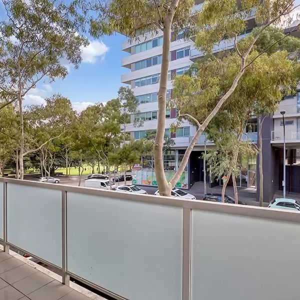 MGM MARTIN - AIR CONDITIONED THREE BEDRROM TOWNHOUSE + Self contained office/bedroom - Photo 1