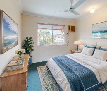 Charming 2-Bedroom Home with Shared Pool - Photo 4