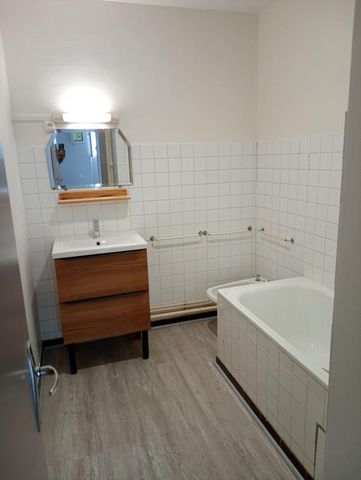 Location Appartement 2 pièces 37m² MONT DE MARSAN 40000 - Photo 4