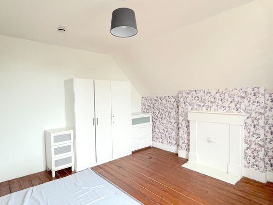 1 Bed Flat, The Broadway, SW19 - Photo 1