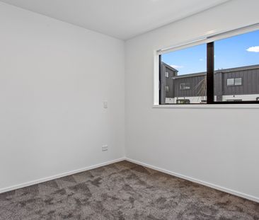 3-Bedroom Townhouse in Merivale - Photo 4