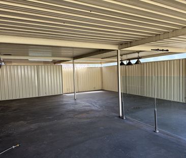 FAMILY HOME IN THE HAERT OF MACQUARIE FIELDS !! - Photo 2