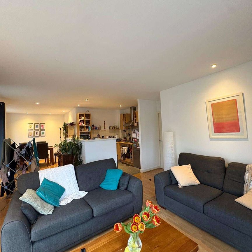 Savills are delighted to offer this spacious Two Bedroom Two Bathroom Apartment with ALLOCATED PARKING close to the City Centre. - Photo 1