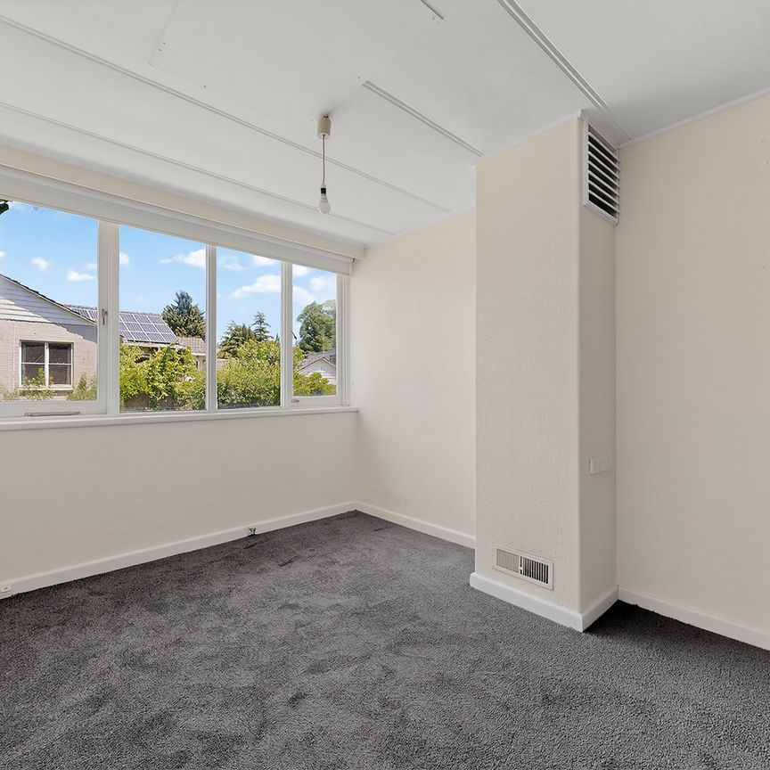 9 Cascade Drive, Kew East VIC 3102 - House For Rent | Domain - Photo 1