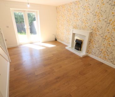 7 Winston Churchill Close - Photo 2