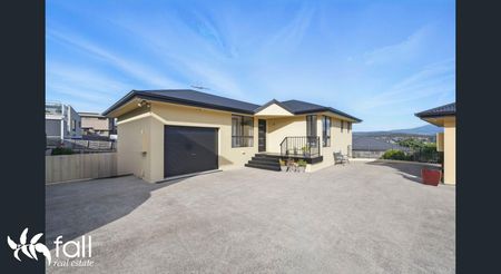 Spacious Villa with Rumpus Room and Stunning Views - Photo 2