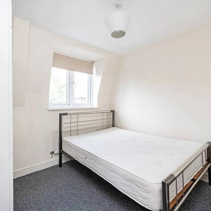 3 bedroom flat to rent - Photo 1