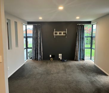 Spacious 3 Bedroom Home - Photo 6