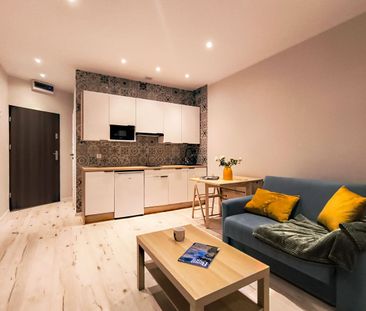 Przytulna kawalerka w centrum Katowic - Photo 1