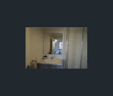 Peaceful Parkside Haven - 6 month lease - Photo 3