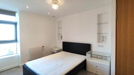 2 bed flat to rent - Photo 3
