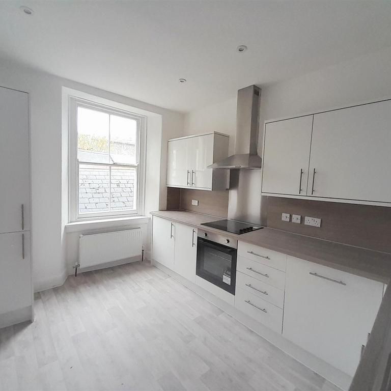 4 bedroom apartment to rent - Photo 1