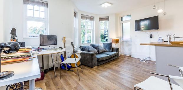 2 Bedroom, 1 bath, 1 reception Flat - Photo 1