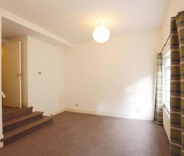 2 bedroom maisonette to rent - Photo 2